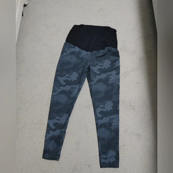 Zella Maternity 7/8 Black and Gray Camouflage Leggings - Picture 3 of 5